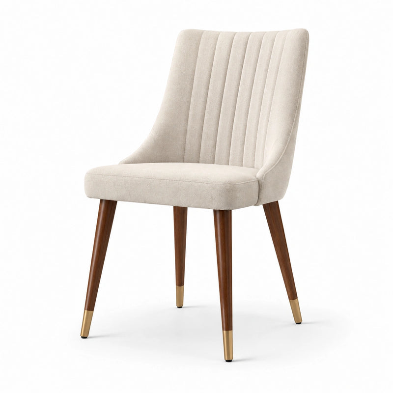 Chaise en tissu beige avec pieds en bois de hêtre
