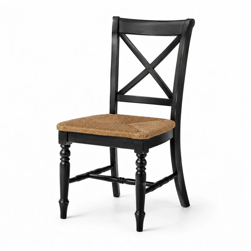 Chaise en bois noir avec assise en paille